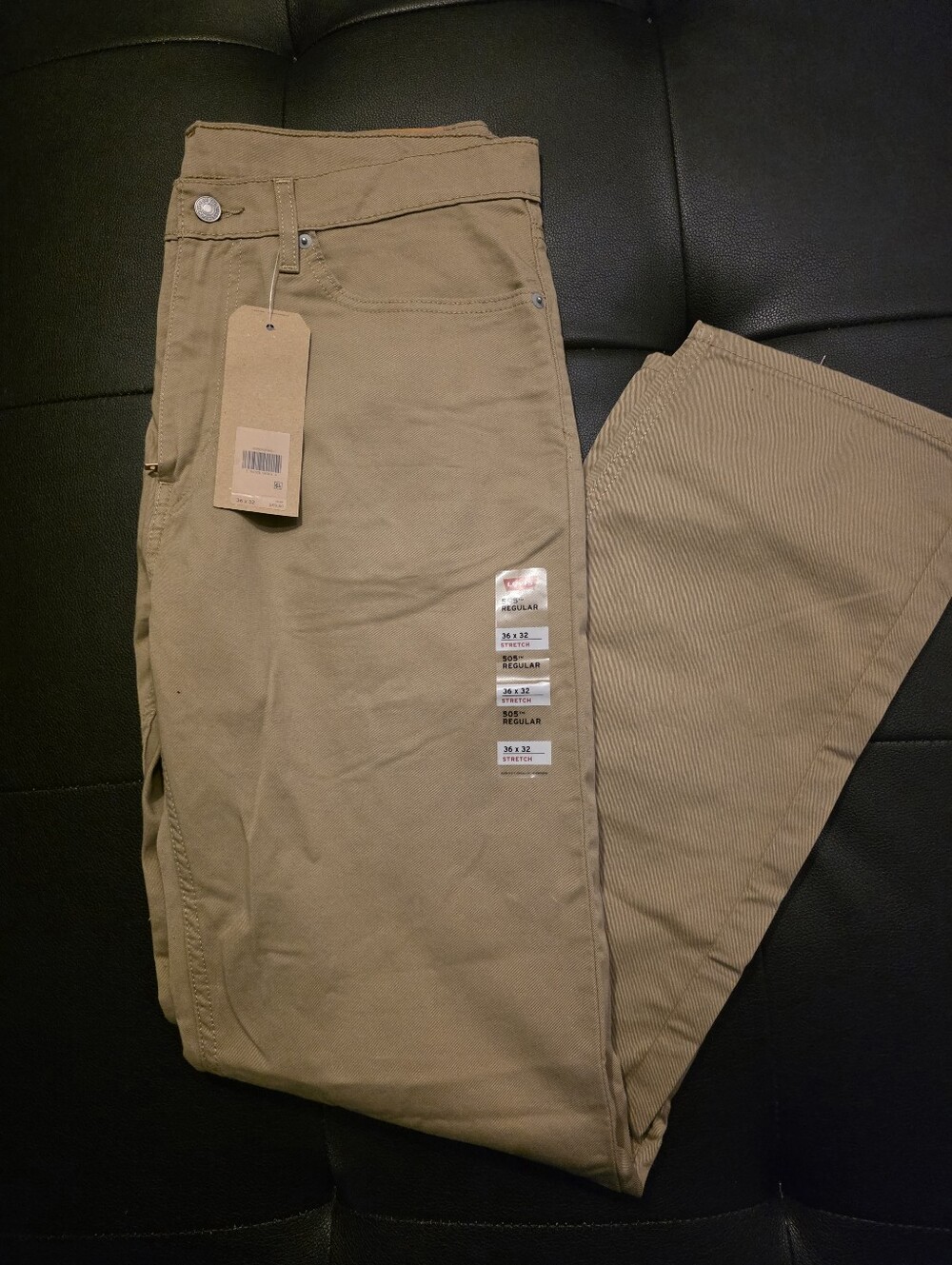 Men Levi's 505 Regular in Khaki **NEW**
